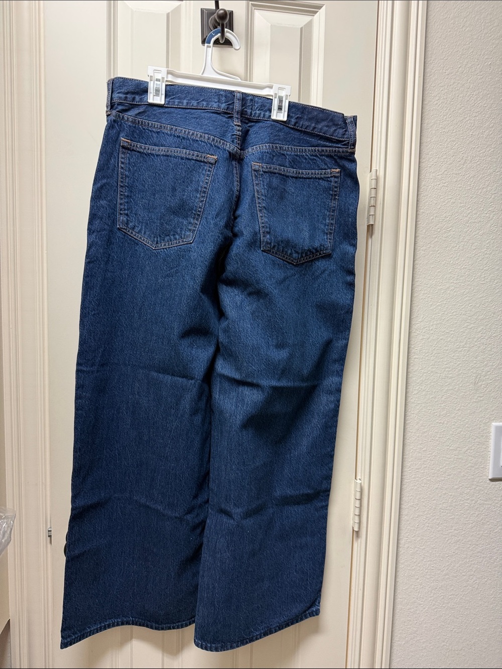 Abercrombie & Fitch Women's Relaxed Dark Blue Jeans - Picture 3 of 3